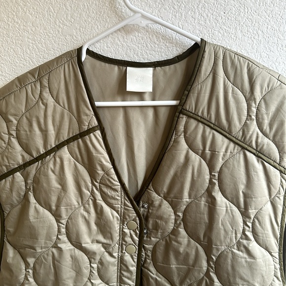 H&M water-repellent vest, khaki. One size - Picture 6 of 9